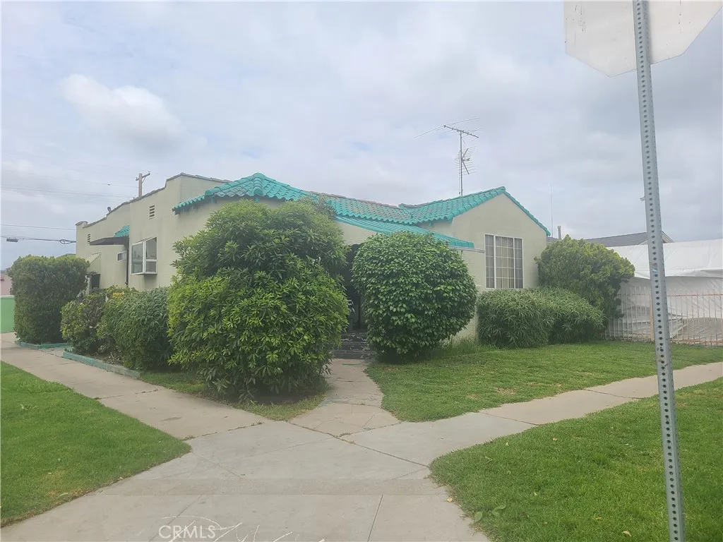 701 E 80th Street, Los Angeles, California 90001 home-pic-1